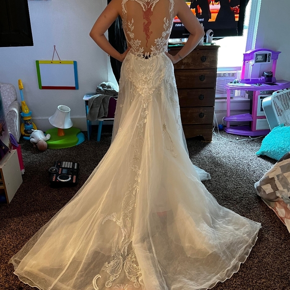 Wedding Dress - Picture 1 of 5